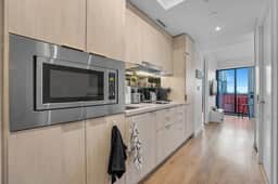*2 Bed Condo* Near UofT/Rogers/Scotia/Hospital/Gym - Image 2