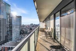 *Cozy Modern Condo* - Heart of Downtown & Gym - Image 3