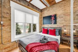 *Golden Loft*- RARE Downtown 2BR + Parking & Games - Image 2
