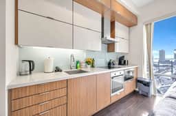 *In the Heart* Spacious Condo Right in Downtown - Image 5
