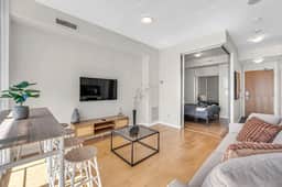 *Lake View* Cozy Home Near Scotiabank/Rogers/Union - Image 5
