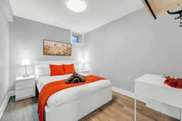 *Minutes to BMO Field* 3BR Home in Downtown - Image 4