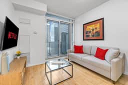 *Modern* 2 BR Condo Near Scotiabank/Rogers/Union - Image 2