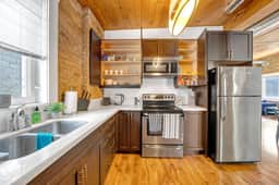 *RARE LOFT* Huge Artistic Gem in Heart of Downtown - Image 2