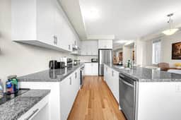 *Upscale* 6bed Home near Pier/Niagara/Toronto/QEW/GO - Image 2