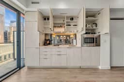 *World Cup* Stylish Downtown Apartment With Gym - Image 2