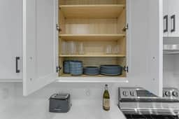 Cozy 6BR Home -TiCats/Hospitals/Beach/FirstOntario - Image 5