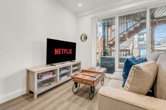 *Cozy House* Little Italy + Laundry + Wifi + Games - Image 1