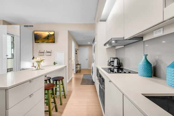 *Cozy Modern Condo* - Heart of Downtown & Gym - Image 1