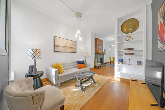 *Gorgeous Backyard* Large Home Heart of Kensington - Image 1