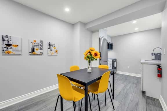 *Minutes to BMO Field* 3BR Home in Downtown - Image 1