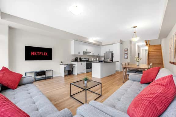 Beautiful 3BR 2 BA Home in Burlington - Image 1