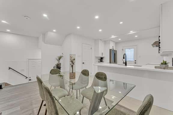 Cozy 6BR Home -TiCats/Hospitals/Beach/FirstOntario - Image 1