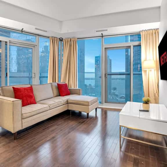 *10/10 Location* 2 BR Downtown Condo with GYM - Image 1