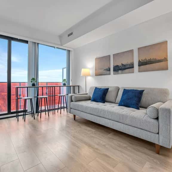 *2 Bed Condo* Near UofT/Rogers/Scotia/Hospital/Gym - Image 1