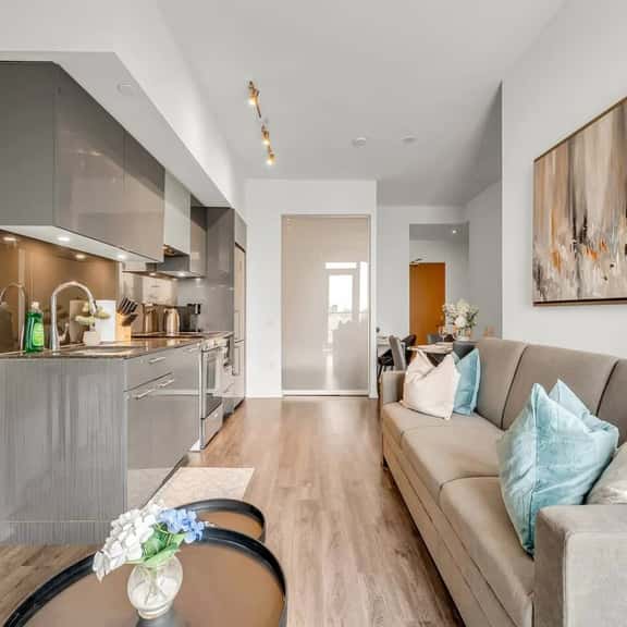 *Beautiful View* High Floor 2 Bedroom Modern Condo - Image 1