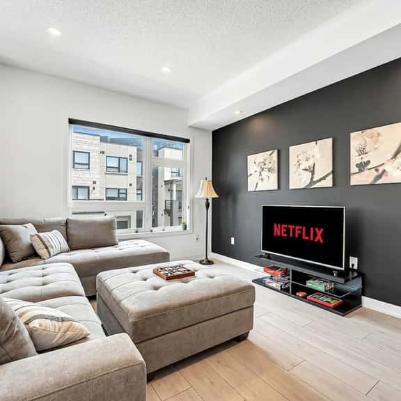 *Comfortable* 3 Bedroom Home in Safe Family Area - Image 1