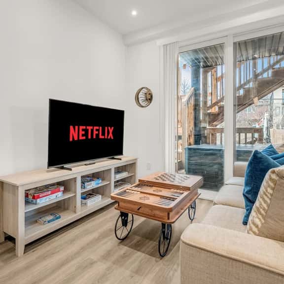 *Cozy House* Little Italy + Laundry + Wifi + Games - Image 1