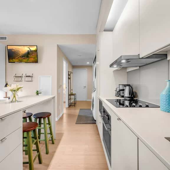 *Cozy Modern Condo* - Heart of Downtown & Gym - Image 1
