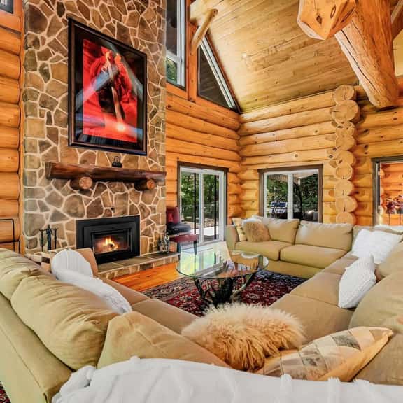 *Lakefront Log Home* 7BR • Fire Pit • Games • Gym - Image 1