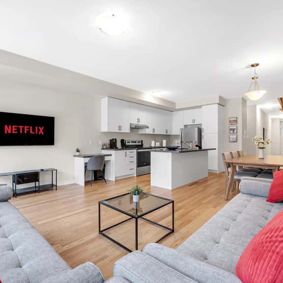 Beautiful 3BR 2 BA Home in Burlington - Image 1