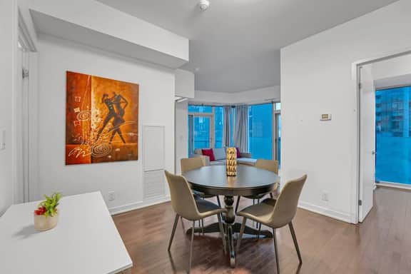*10/10 Location* 2 BR Downtown Condo with GYM - Image 5