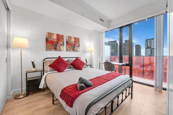 *2 Bed Condo* Near UofT/Rogers/Scotia/Hospital/Gym - Image 3