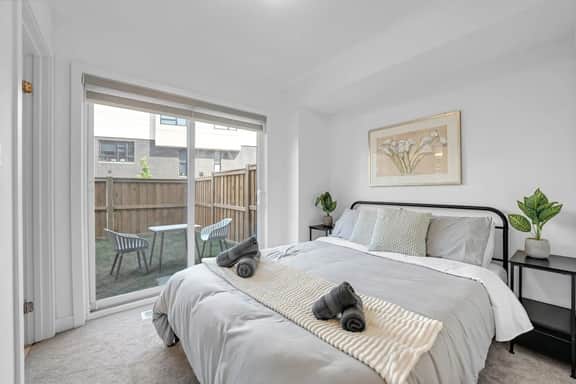*Beautiful Family Home* With a Backyard + Parking - Image 4