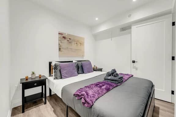 *Cozy 2 Bedroom* New Family home in Little Italy - Image 4