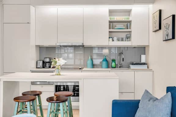 *Cozy Modern Condo* - Heart of Downtown & Gym - Image 5