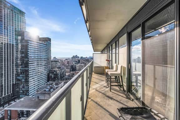 *Cozy Modern Condo* - Heart of Downtown & Gym - Image 3