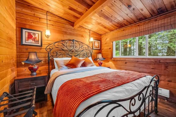 *Lake House Escape* 4 BR Family Cottage on Water - Image 2