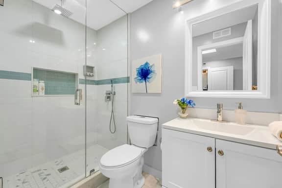 *Minutes to BMO Field* 3BR Home in Downtown - Image 5