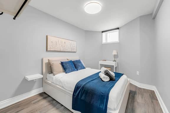 *Minutes to BMO Field* 3BR Home in Downtown - Image 2