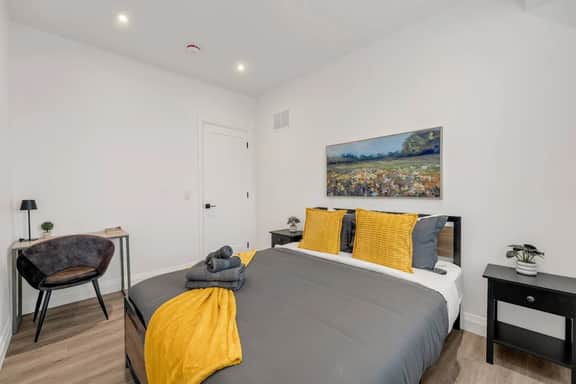 *Modern Quiet Home* 2 Bedroom 2 Bath Near Downtown - Image 4