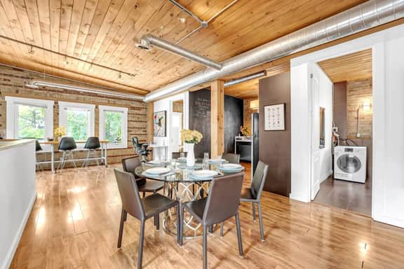 *RARE LOFT* Huge Artistic Gem in Heart of Downtown - Image 5