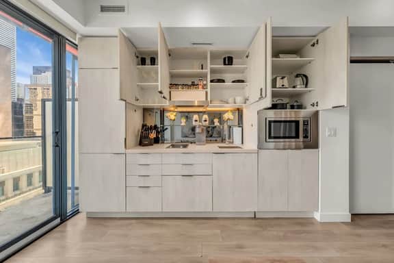 *World Cup* Stylish Downtown Apartment With Gym - Image 2