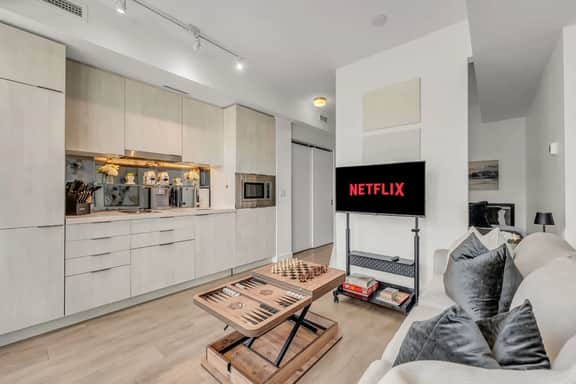 *World Cup* Stylish Downtown Apartment With Gym - Image 4