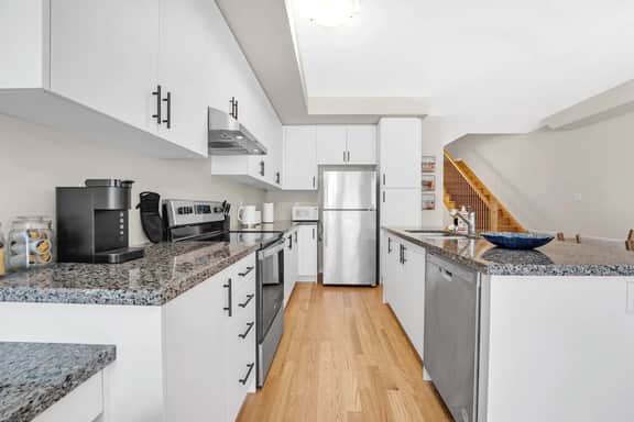 Beautiful 3BR 2 BA Home in Burlington - Image 5