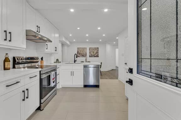 Cozy 6BR Home -TiCats/Hospitals/Beach/FirstOntario - Image 4