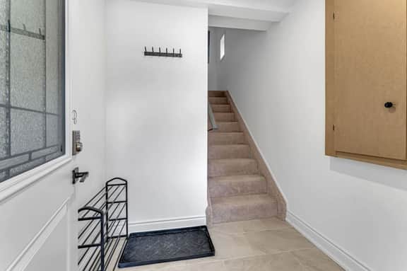 Cozy 6BR Home -TiCats/Hospitals/Beach/FirstOntario - Image 2