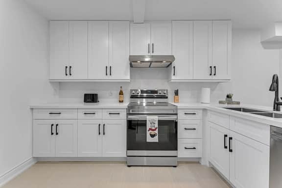 Luxury Comfort 3 BR Near Hospitals/Tims Field/GO - Image 2